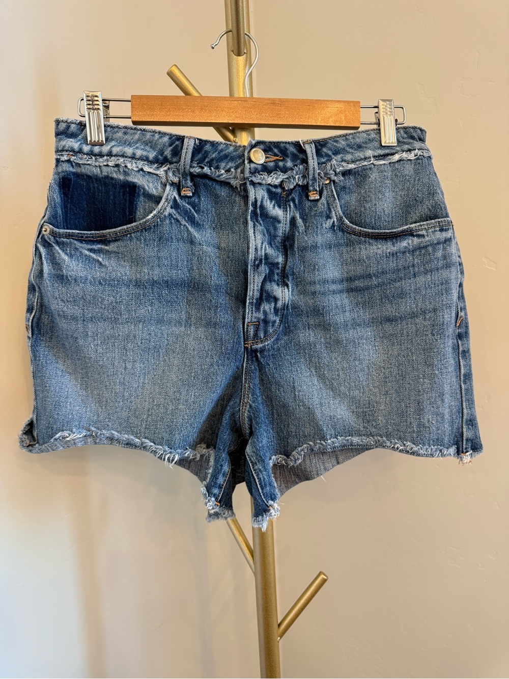 Good American Size 10/30 High Rise Denim Shorts Raw Hem Button Fly - Picture 7 of 9